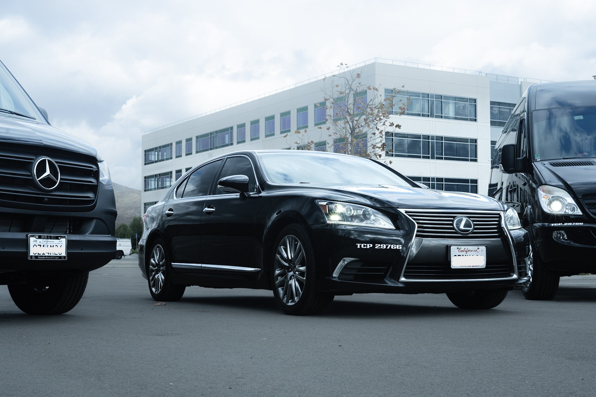 Redlands limo service luxury vehicle for airport and executive transportation