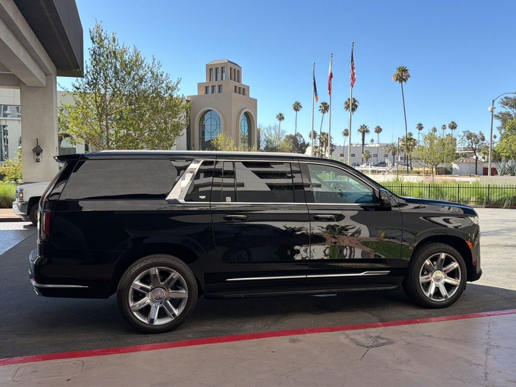 luxury-chauffeur-service-black-cadillac-escaladejpg | Redlands Limo Service Reliable Limo Service in Redlands with Black Cadillac Escalade